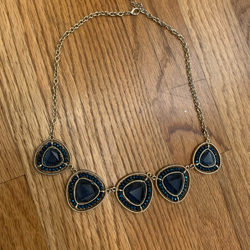 Blue gem adjustable fashion necklace.